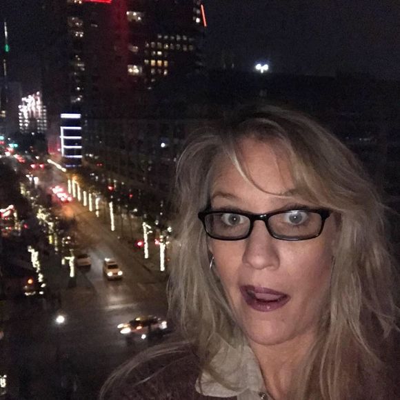 Meet your Posher, Lee - Picture 1 of 1